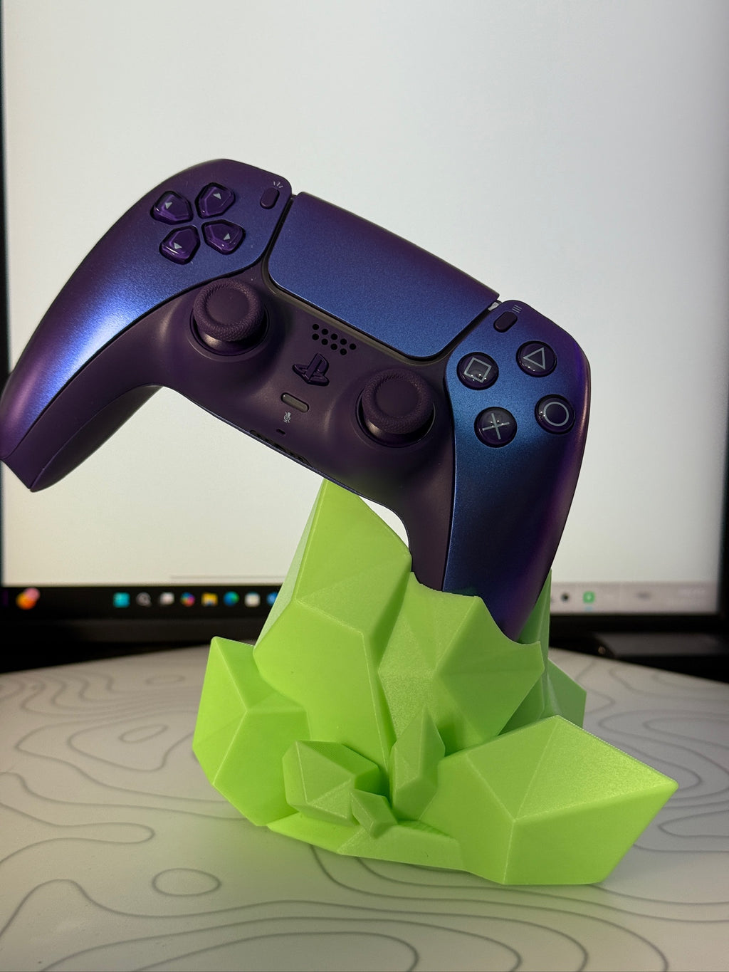 Crystal uni controller holder