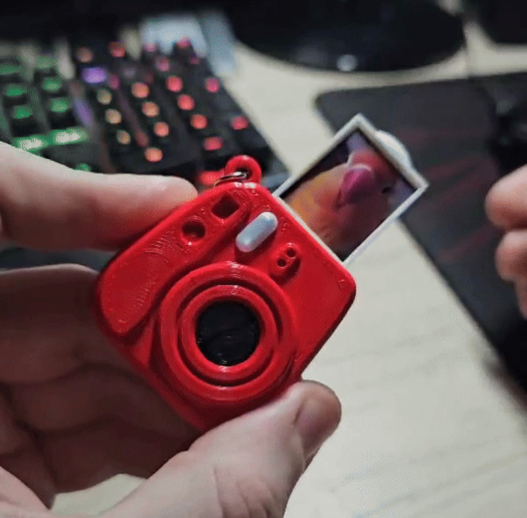 Polaroid Camera Keychain – Standard Edition