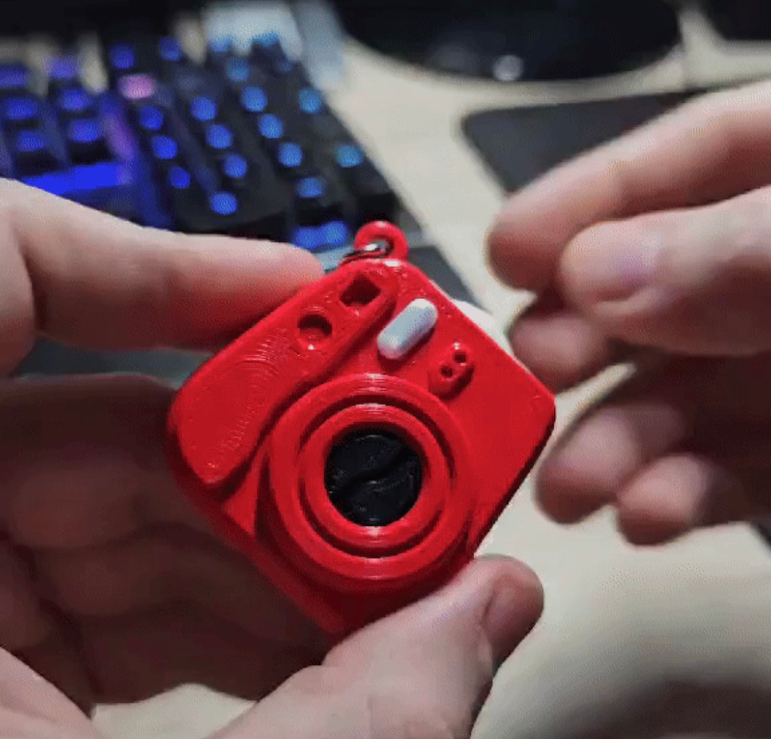 Polaroid Camera Keychain – Standard Edition