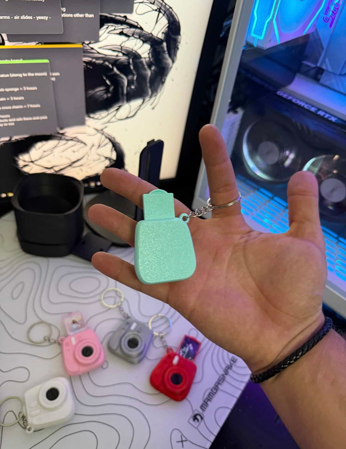 Polaroid Camera Keychain – Standard Edition