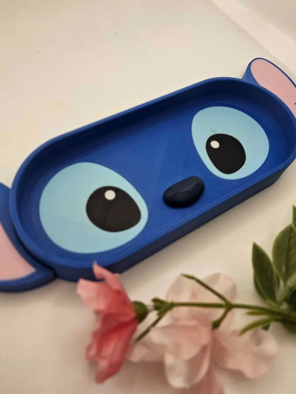 Stitch glasses holder