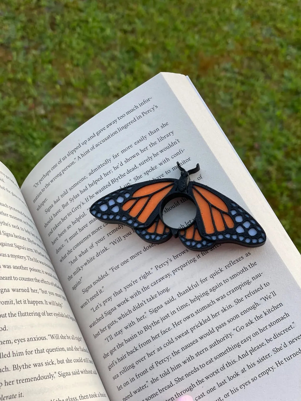 Monarch butterfly page holder