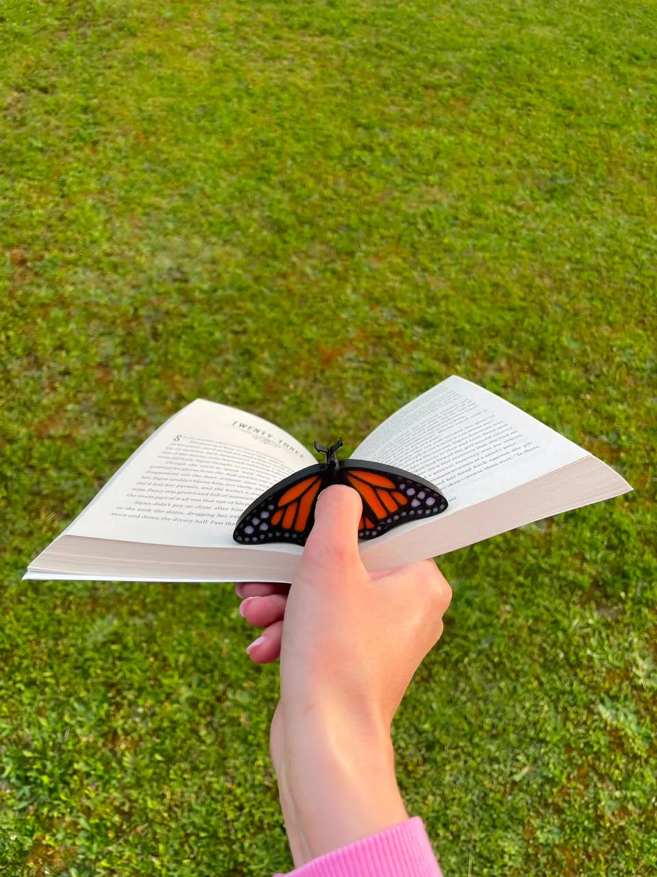Monarch butterfly page holder