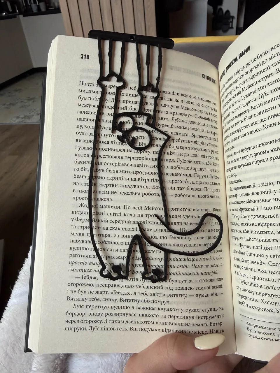 Hanging cat bookmark
