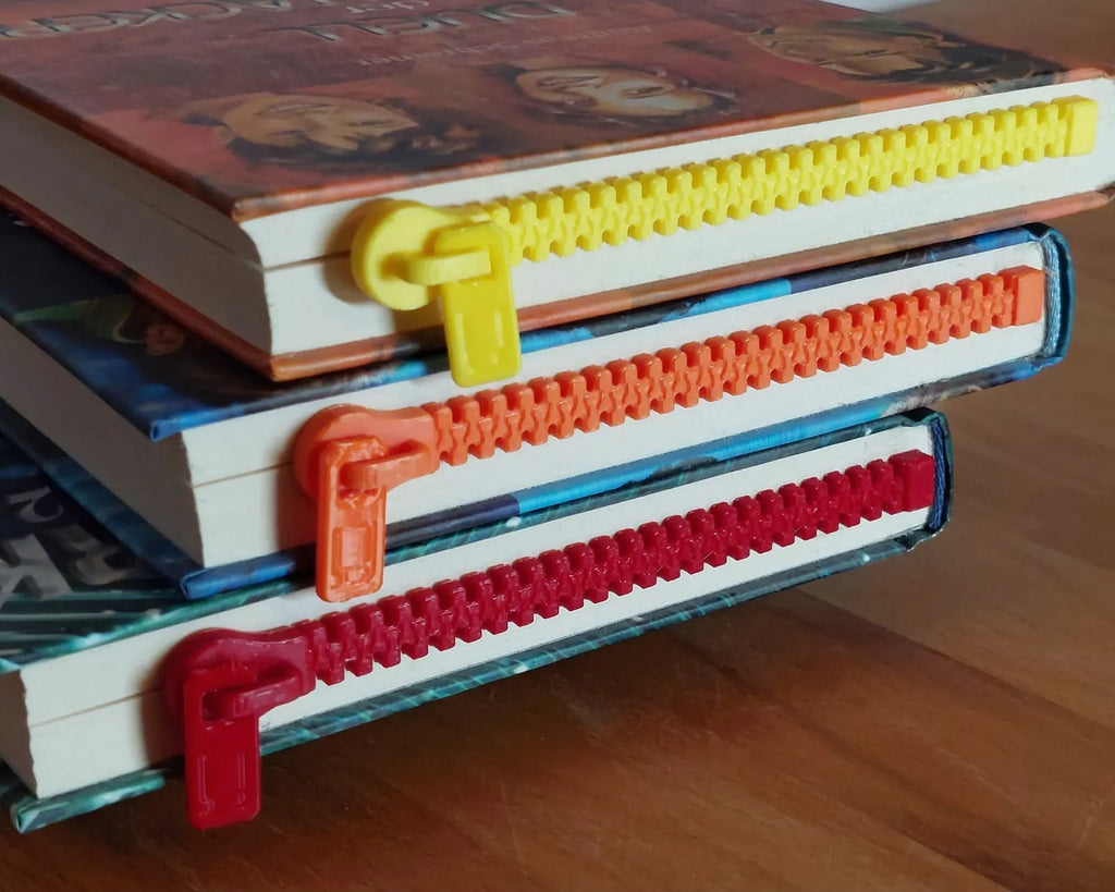 Zipper bookmark