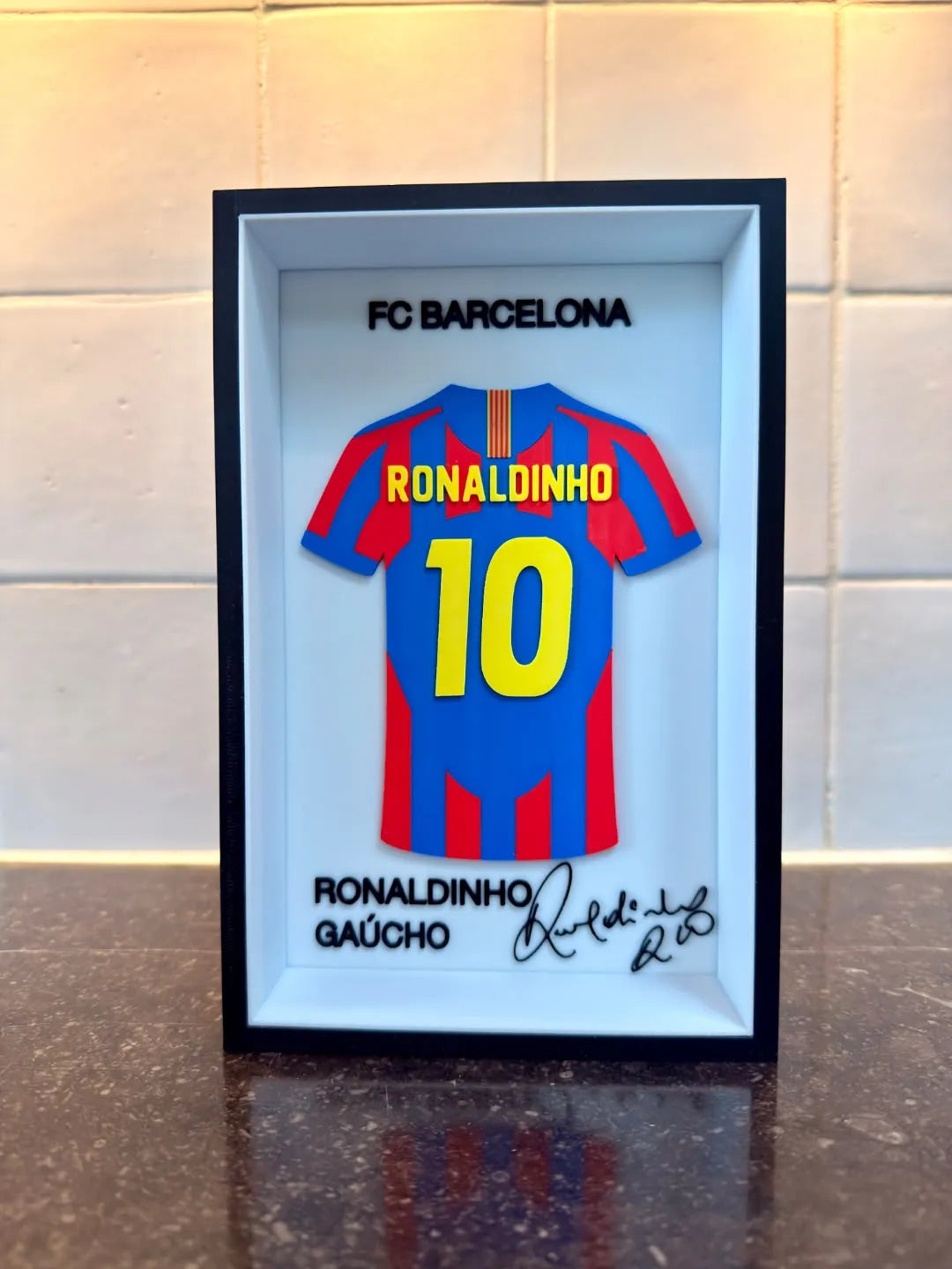 Ronaldinho Gaúcho - FC Barcelona - Jersey Frame