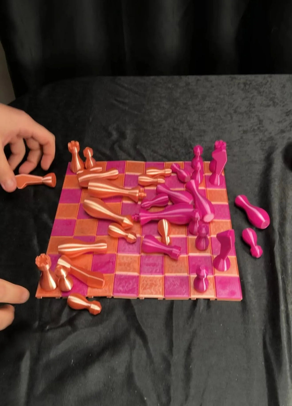 Foldable chess set