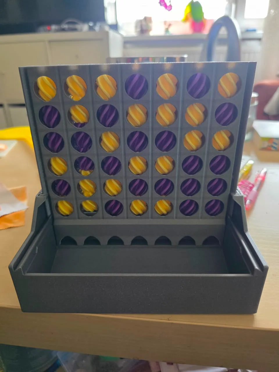 Self sorting connect 4