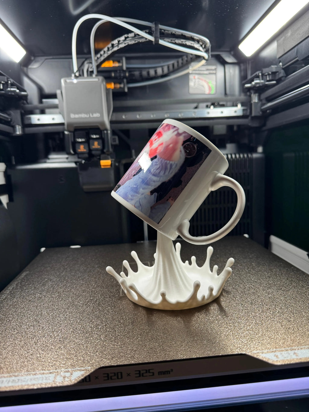 Splash mug stand