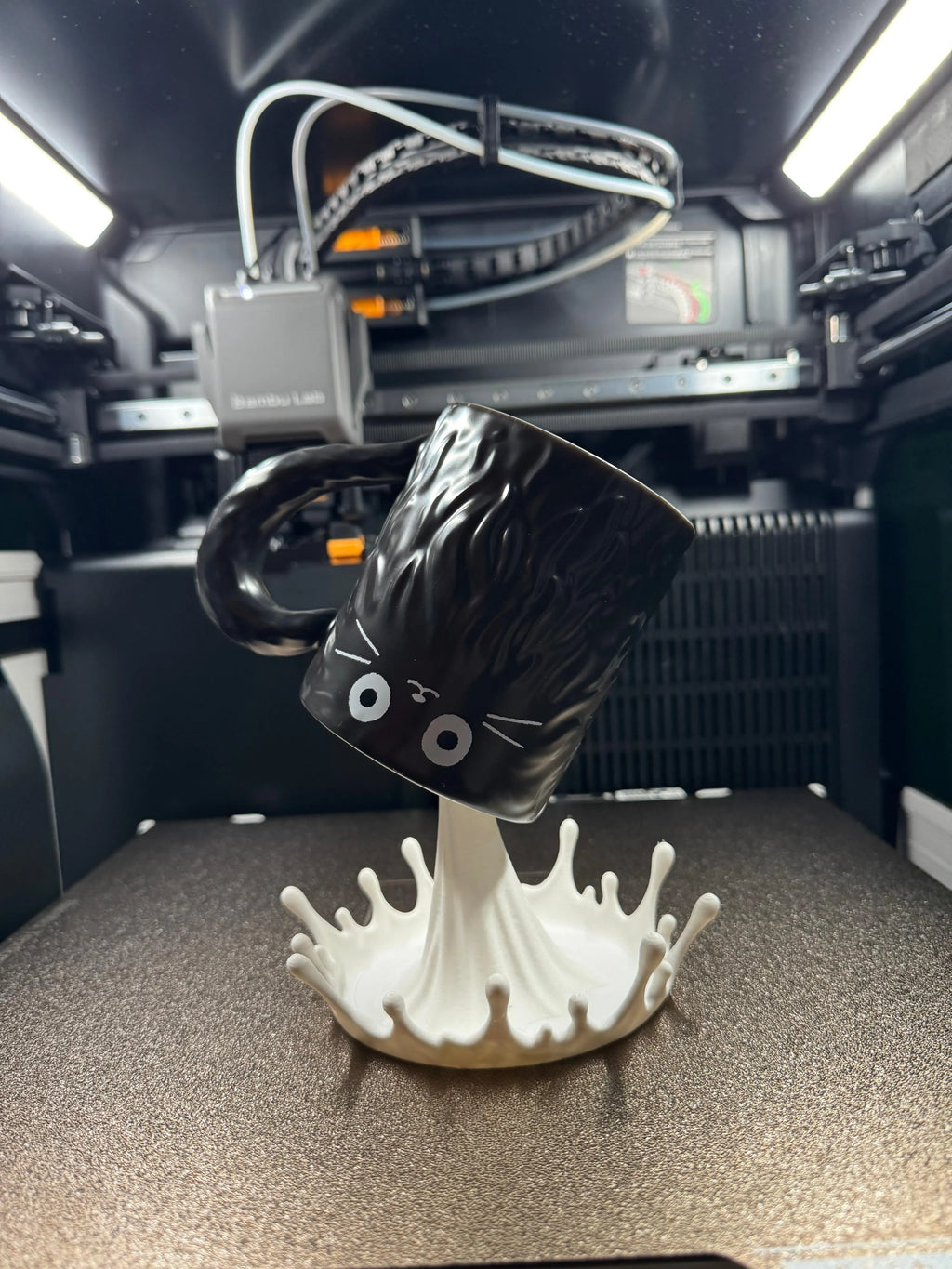 Splash mug stand