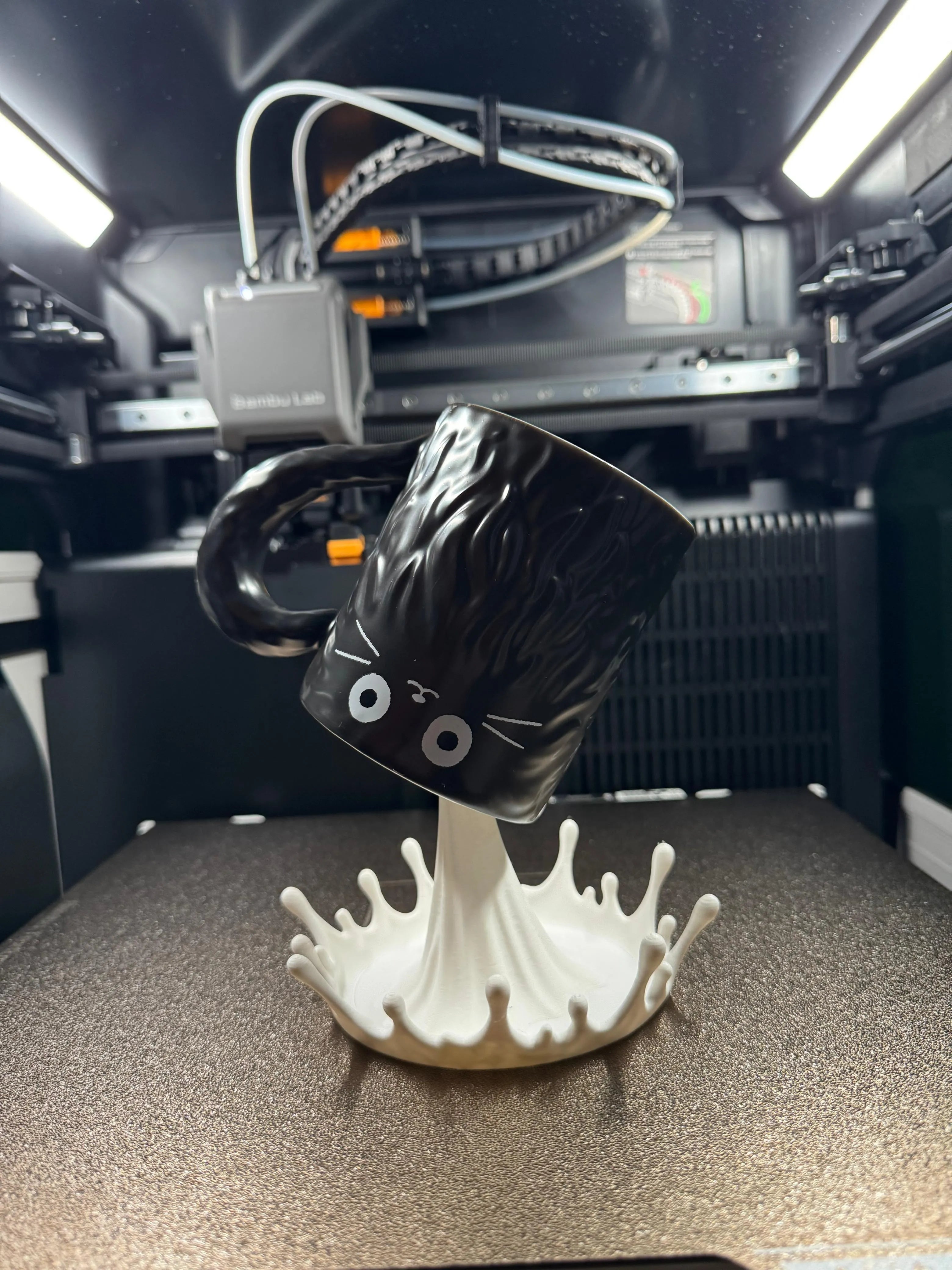 Splash mug stand
