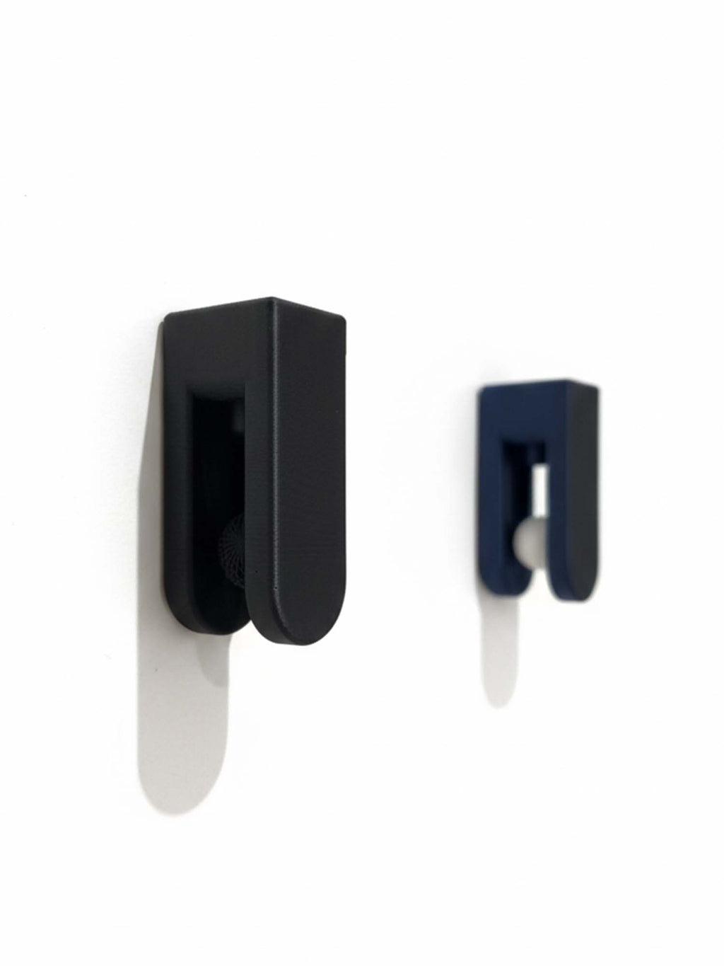 Auto-Lock Hanger