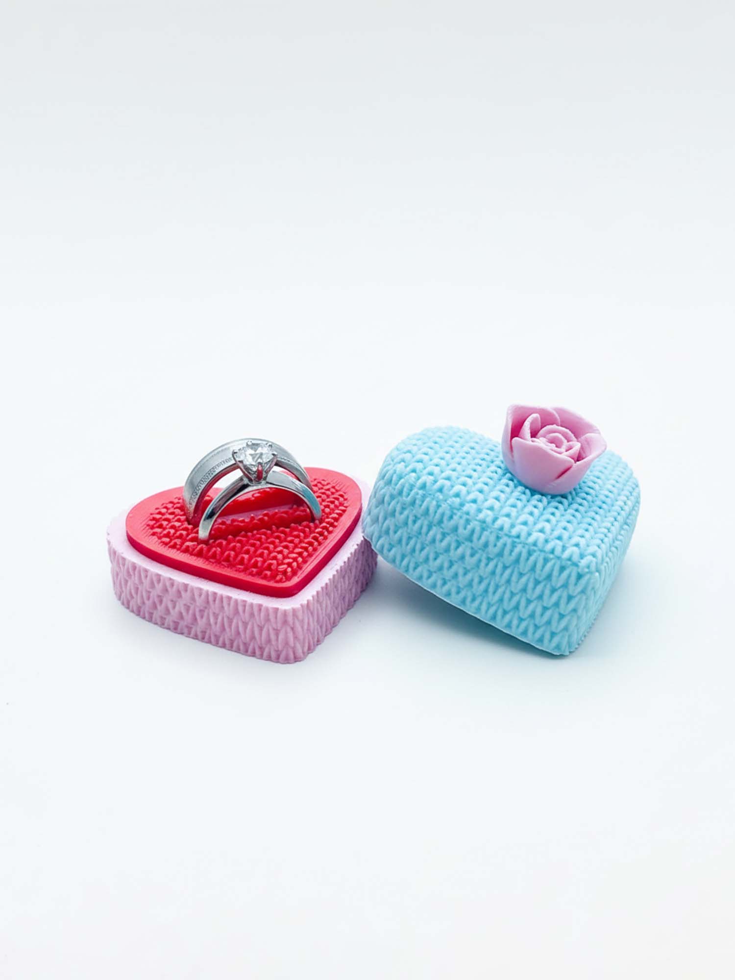 Knitted heart ring box