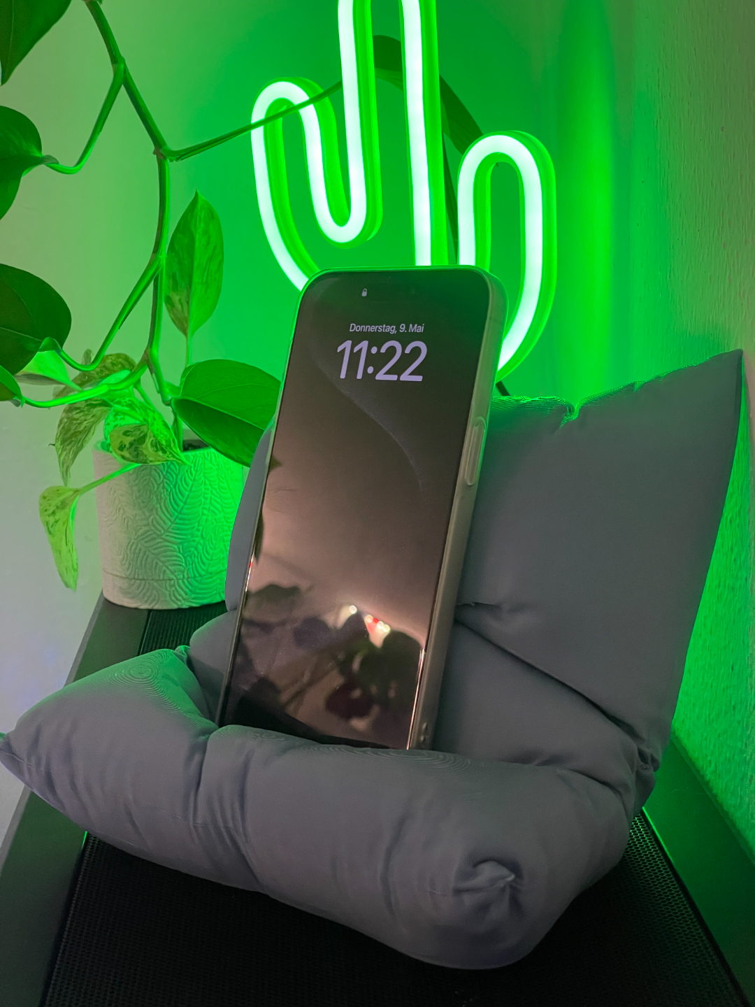 pillow phone holder
