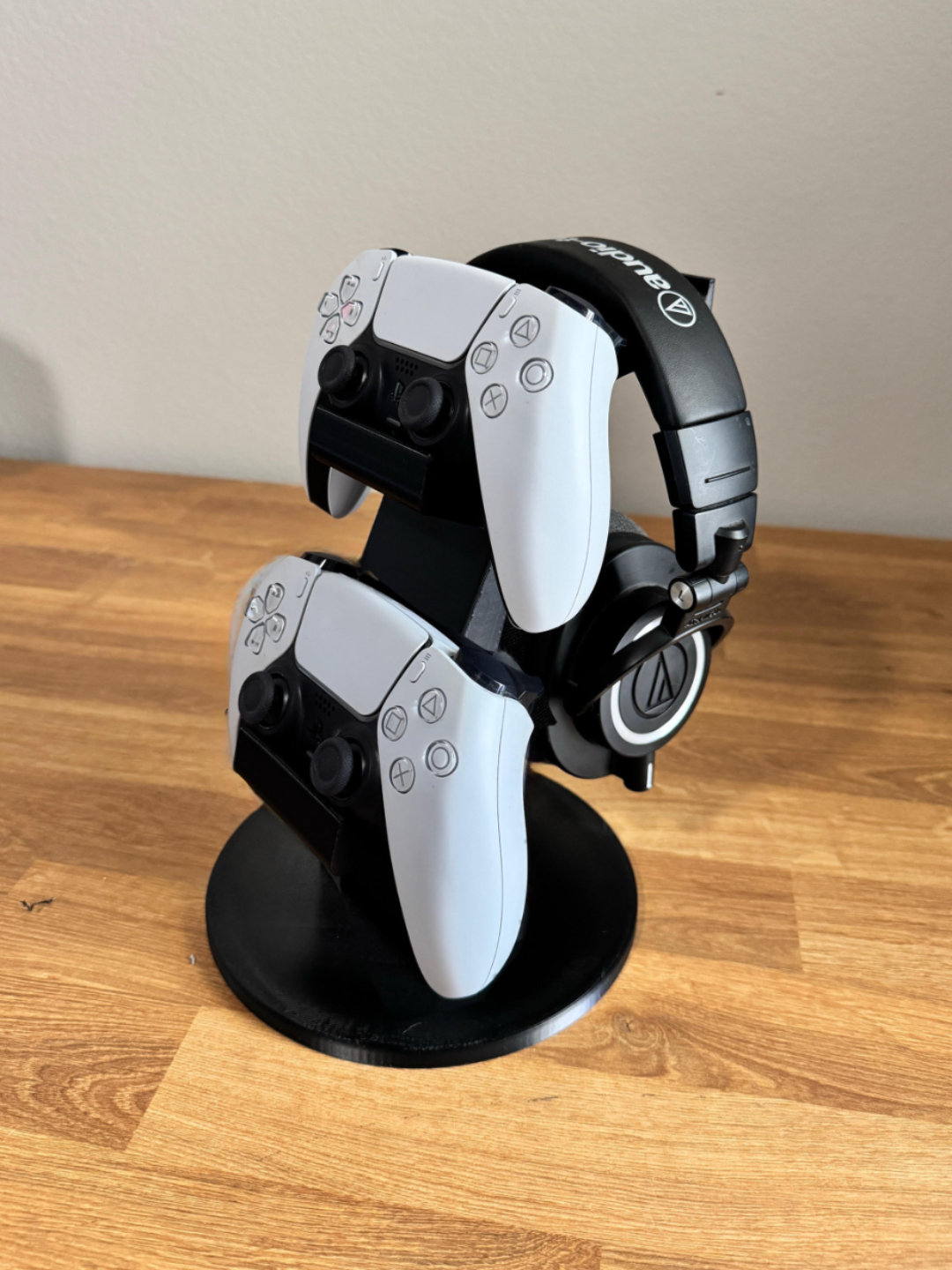 ps5 controllers and headset stand and holder
