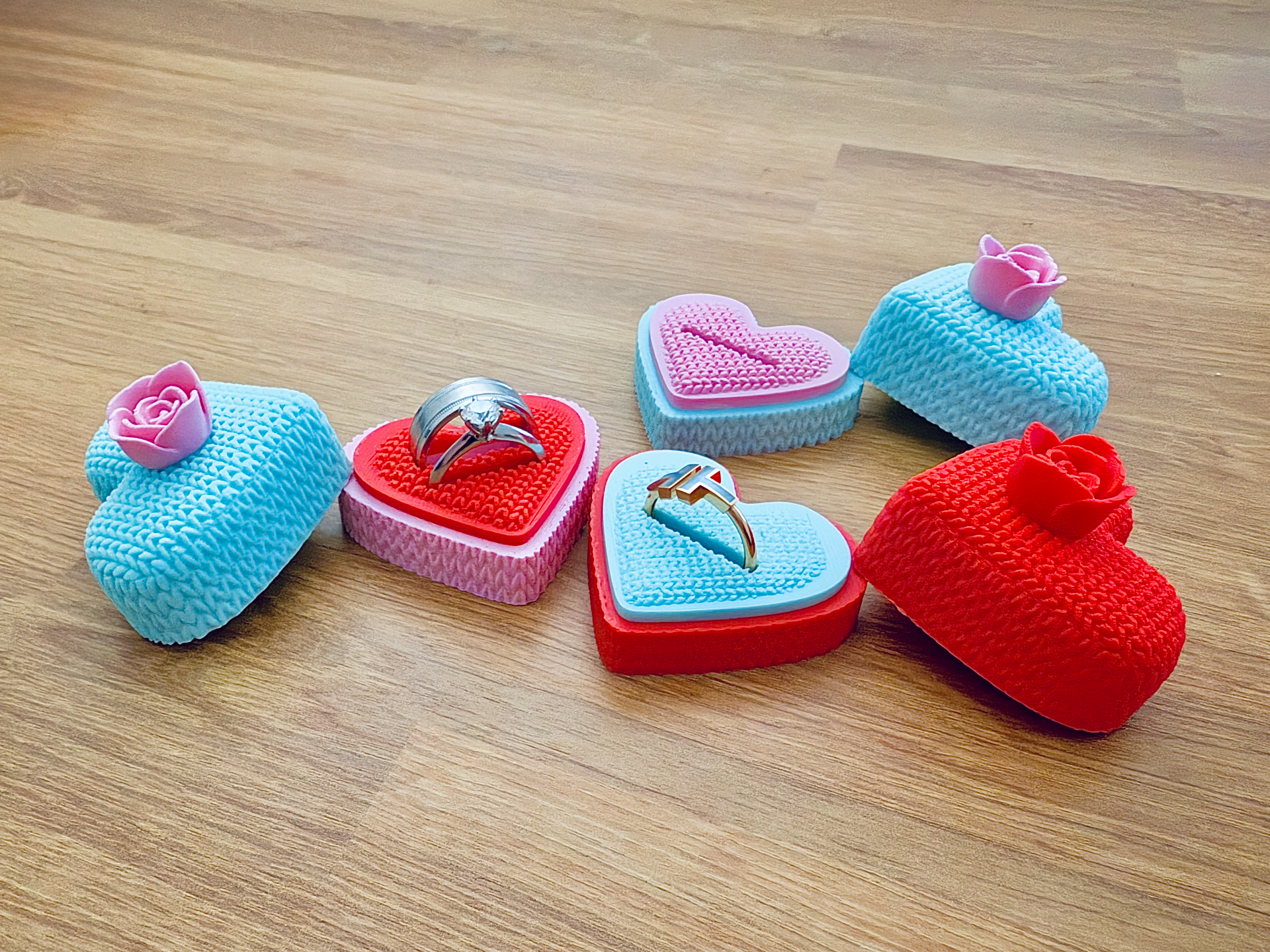 Knitted heart ring box