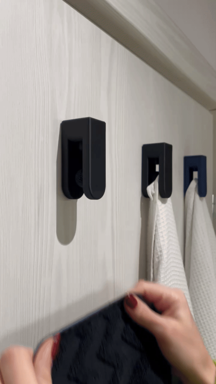 Auto-Lock Hanger