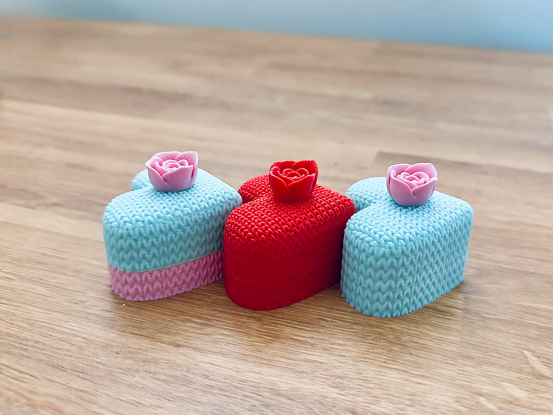 Knitted heart ring box