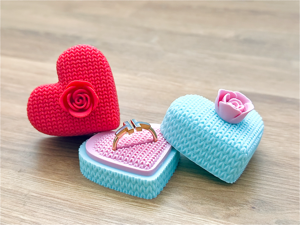 Knitted heart ring box