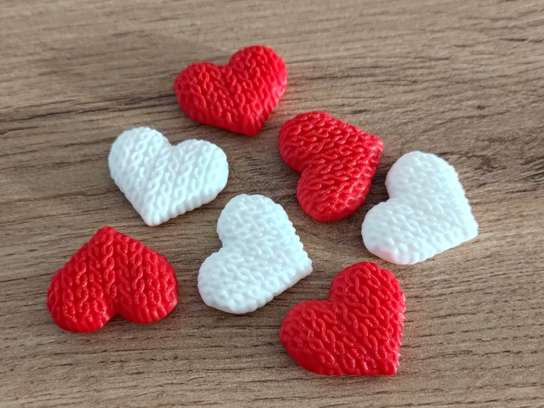 Mini knitted heart